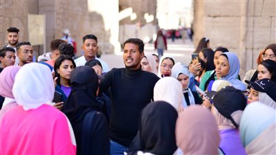 جامعة طيبة التكنولوجية تنظم زيارة ميدانية لطلاب برنامج الخدمات السياحية بمعبد الكرنك