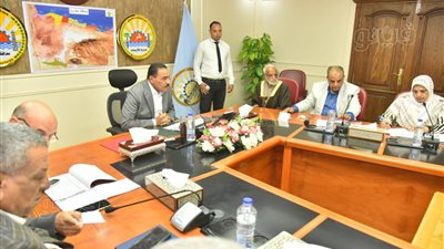 محافظ مطروح يرأس اللقاء الدوري لخدمة المواطنين (صور)