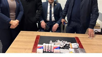 جمارك مطار القاهرة تحبط تهريب كميات من مستحضرات التجميل ومستلزمات طب العيون والأسنان