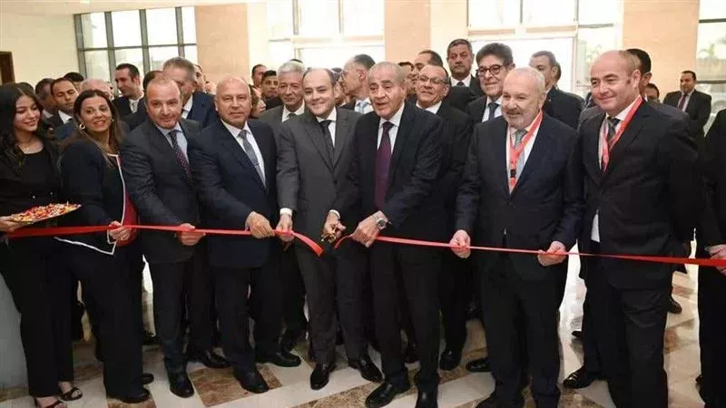 افتتاح المعرض ؛ فيتو