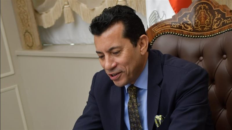 وزير الرياضة يطمئن
