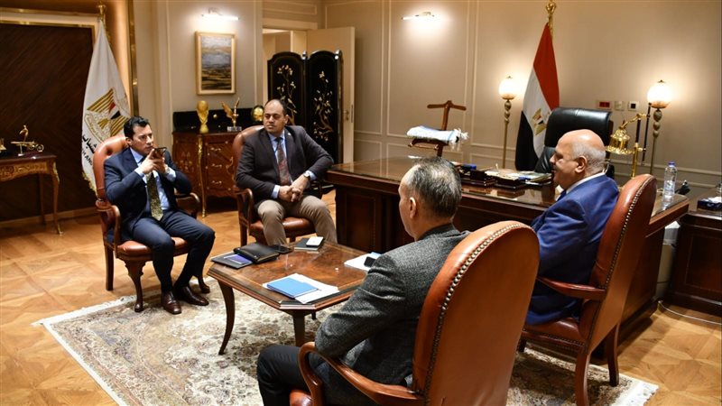 وزير الرياضة يبحث