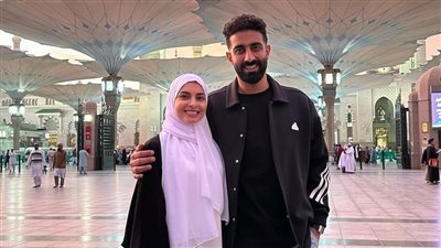 كارمن سليمان تؤدي مناسك العمرة برفقة زوجها مصطفى جاد 