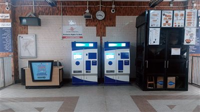 لبيع التذاكر وتجديد الاشتراكات، تركيب ماكينات الصراف الآلي (TVM) بمحطات مترو الخط الأول والثاني