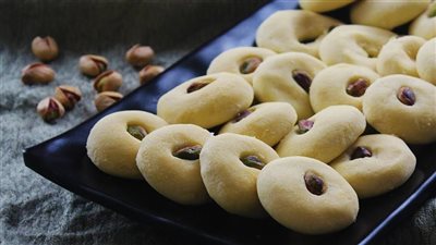 طريقة عمل الغريبة بالبيت، على قد الإيد والنتيجة مضمونة