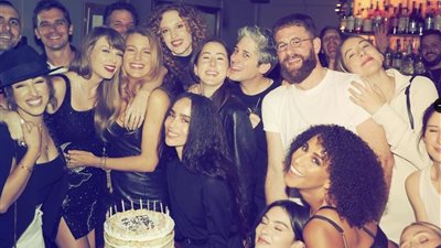 تايلور سويفت تحتفل بعيد ميلادها الـ 34 (صور)