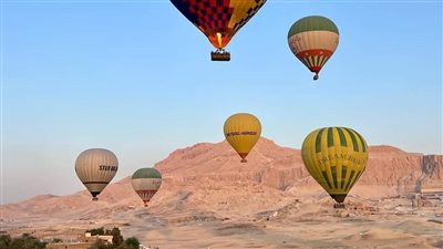 انطلاق 29 رحلة منطاد تحمل 530 سائحا في الأقصر
