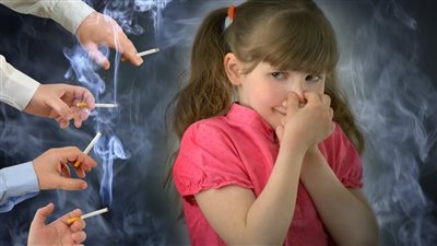 الصحة تحذر من خطر تدخين الآباء على الأبناء 