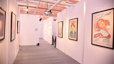 روائع الزمن الجميل في معرض لوحات «فن مصر» بمهرجان الجونة السينمائي (صور)