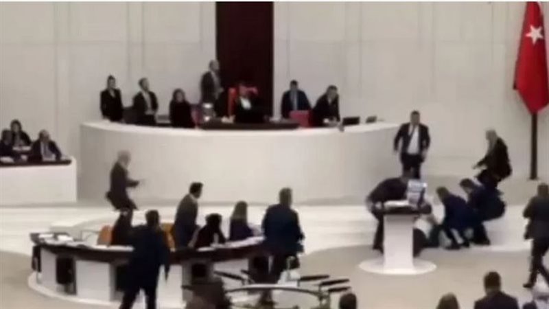 إصابة نائب تركي بنوبة