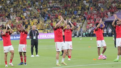 20 صورة ترصد الأجواء الرائعة أثناء عمليات إحماء لاعبي الأهلي واتحاد جدة