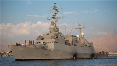 إسرائيل تحرك سفنا حربية باتجاه باب المندب بعد هجمات الحوثيين على سفنها