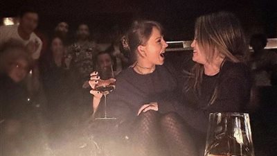 سيلينا جوميز تفاجئ تايلور سويفت بإقامة عيد ميلاد ثاني لها