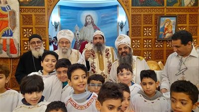 الأنبا أغناطيوس يرسم شمامسة جدد ويدشن أواني مذبح بالمحلة الكبرى