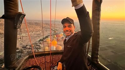 أحببت المهنة من والدي، حكاية «أسامة» أصغر طيار بالون في الأقصر (صور)