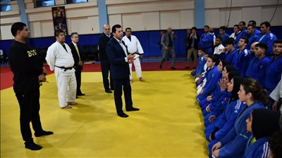 أشرف صبحي يشهد تدريب منتخب الجودو بعد تولي الياباني هيروشي القيادة الفنية 