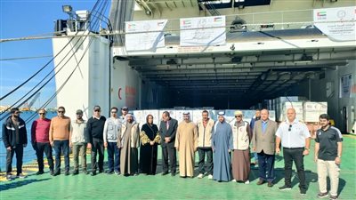 محافظ شمال سيناء يستقبل سفينة المساعدات الإماراتية