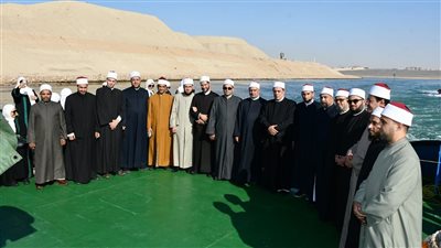 أئمة وواعظات الأوقاف خلال زيارتهم لقناة السويس: شريان الخير لمصر والعالم (صور)