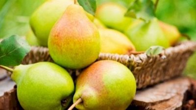 أسعار الفاكهة اليوم، الكمثرى المستوردة تسجل 100 جنيه في سوق العبور