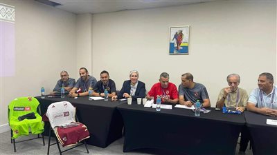 الأهلي يرتدي القميص الرمادي أمام فلومينينسي 