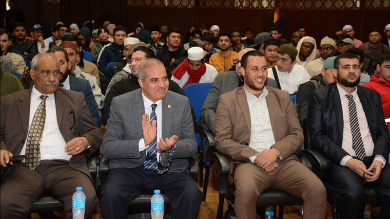 مركز الشيخ زايد يحتفي