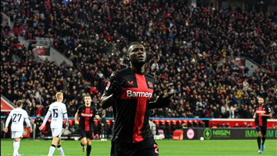 ليفركوزن يضرب فرانكفورت بثلاثية بالدوري الألماني في غياب عمر مرموش 