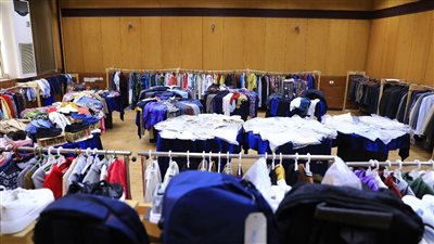 معرض ملابس بأسعار رمزية لطلاب جامعة القاهرة