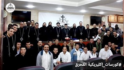 إكليريكية المحرق تناقش منهجية الدراسات اللاهوتية