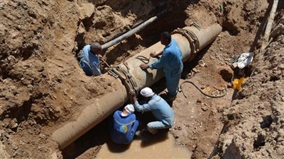 إصلاح كسر بخط مياه بقرية أم دينار والدفع بـ14 شفاط في منشأة القناطر