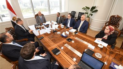 وزير الإسكان ومسئول مبادرة ابدأ يلتقيان لتوفير احتياجات مشروعات المياه والصرف