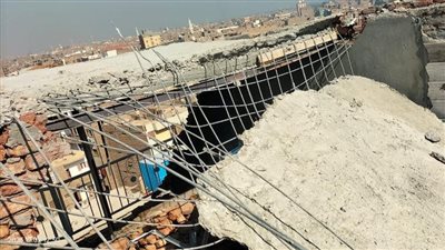 تنفيذ إزالة في المهد لبناء مخالف بمنطقة حي جنوب مدينة الأقصر