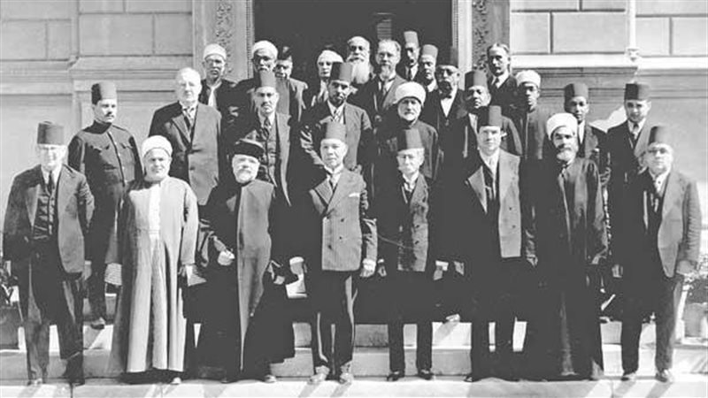 الأعضاء الأول لمجمع
