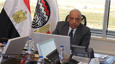 وزير قطاع الأعمال العام يستعرض مخطط إقامة مشروع عمراني متكامل بجنوب القاهرة 
