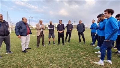 رئيس نادي المقاولون العرب يجتمع مع الفريق بحضور المشرف على الكرة
