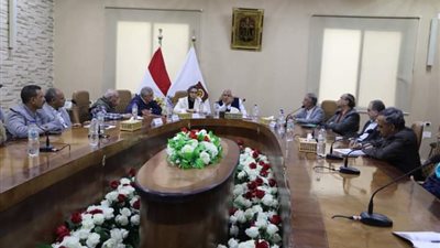 الزملوط يبحث دعم نادي الوادي الجديد والارتقاء بالمستوى الفني للاعبين 