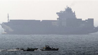 بمسيرة وصاروخ، الجيش الأمريكي يكشف تفاصيل تعرض سفينتين بالبحر الأحمر لهجوم حوثي