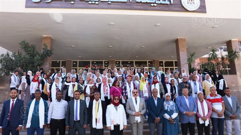 لقاء محافظ اسوان