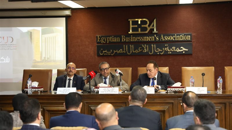 خالد عباس خلال المناقشة،