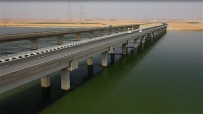 النقل تنشر تصويرًا جويًا لكوبري أعلى مفيض توشكى بأسوان (فيديو)