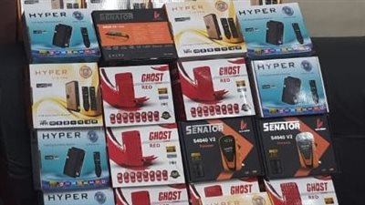 ضبط أجهزة الريسيفر لفك شفرات القنوات الفضائية غير المصرح بتداولها بالأسواق في إمبابة 