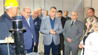 وزير الدولة للإنتاج الحربي يتفقد شركتيّ حلوان للآلات والمعدات ومحركات الديزل