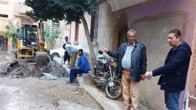 إصلاح كسر ماسورة مياه الشرب بشارع المدير بالزقازيق