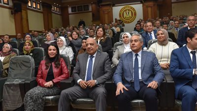 وزيرا العمل وقطاع الأعمال يشهدان ختام الدورة التدريبية الأولى للعاملين بالشركات التابعة