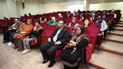 كلية الألسن بجامعة الفيوم تنظم ندوة حول مناهضة العنف ضد المرأة 