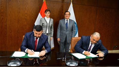 الملا يشهد توقيع مذكرة تفاهم بين شركتى تاون جاس وسى أى إس جاز الرومانية