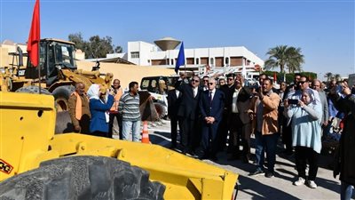 محافظ جنوب سيناء: رصد 5 ملايين جنيه لصيانة معدات الحملة الميكانيكية بالمدن