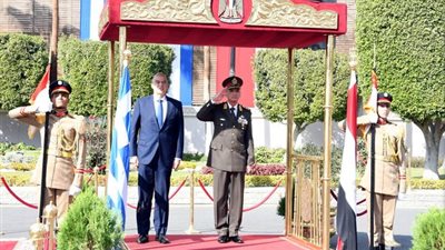 وزير الدفاع يلتقى نظيره اليوناني 