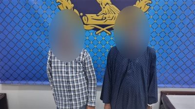 ضبط تاجرى عملة بحوزتهما كمية من الدولار قبل بيعها بالسوق السوداء بالقطامية