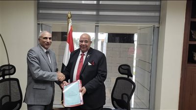 نائب وزير الإسكان يوقع عقد تخصيص قطعة أرض لإنشاء مستشفيات الأقصر الجامعية