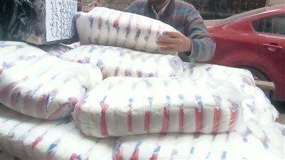 تموين المنتزه فى الإسكندرية يضبط طن سكر بدون فواتير